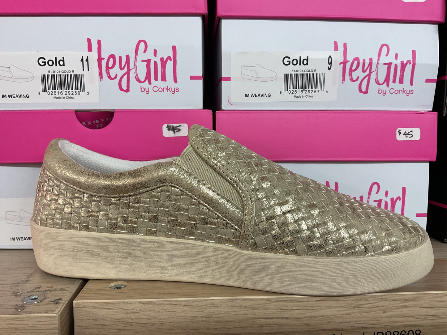 I’m Weaving by Corkys