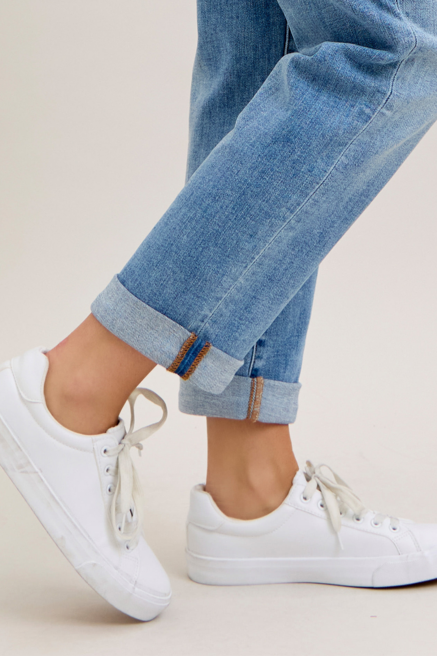 Judy Blue Mid Rise Boyfriend Denim Jeans 82703