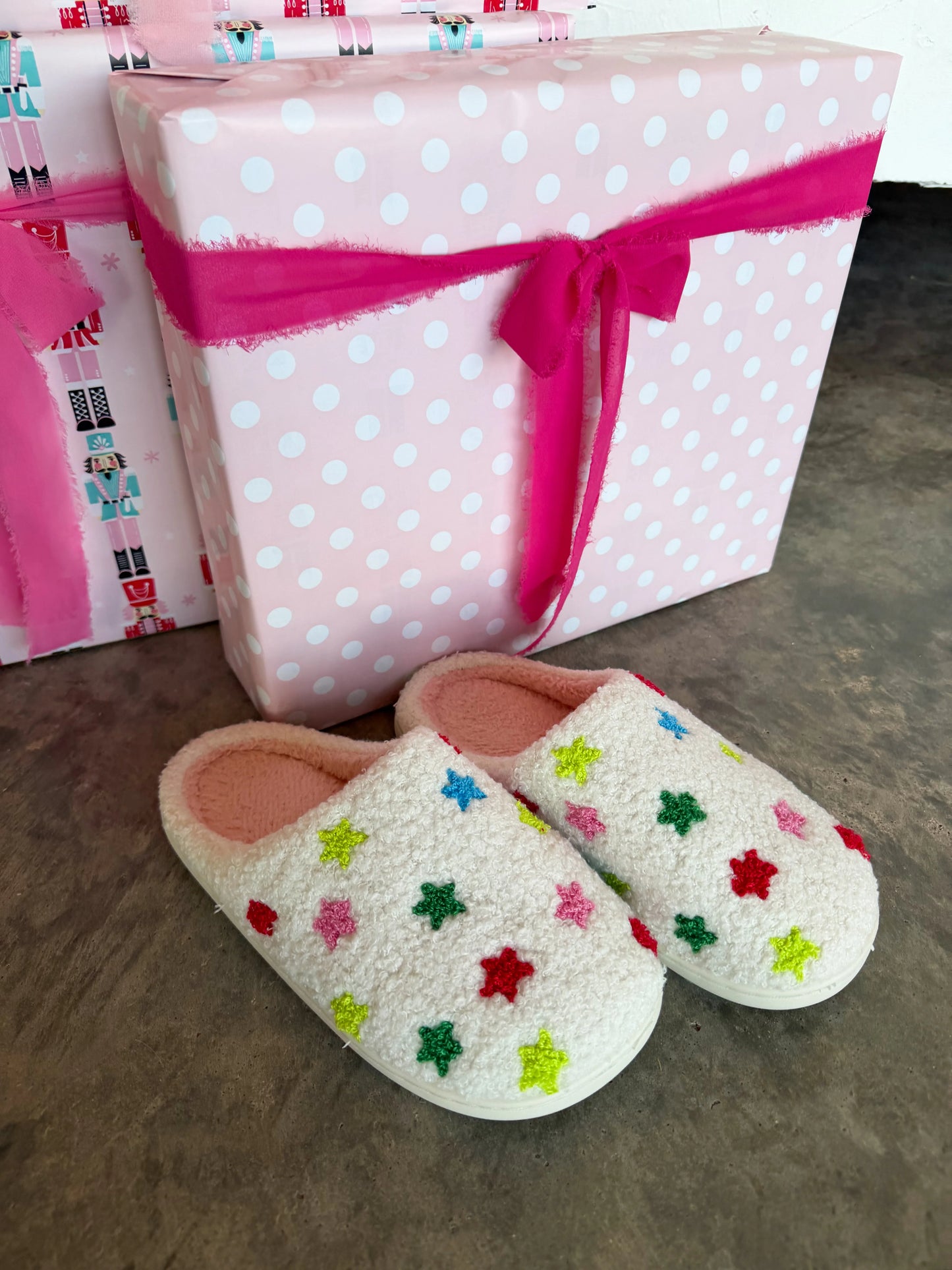 -PREORDER- COZY CHRISTMAS SLIPPERS