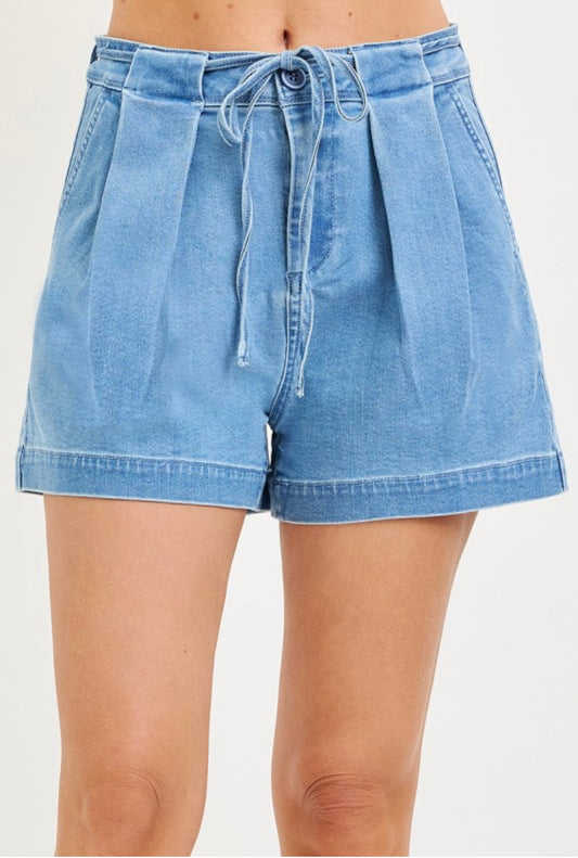 Risen Pleated Shorts with Drawstring