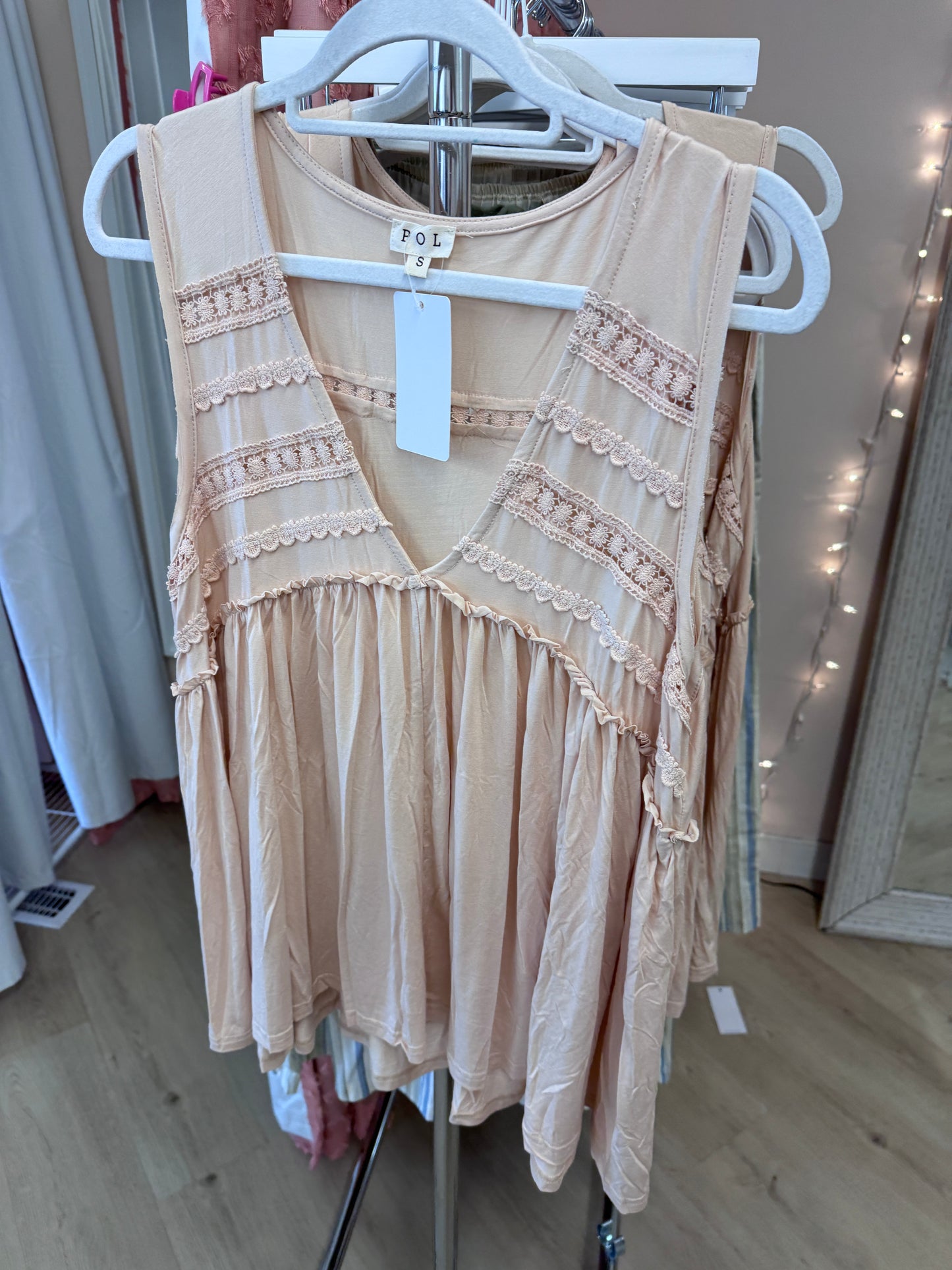 POL Flowy Tank in Cream