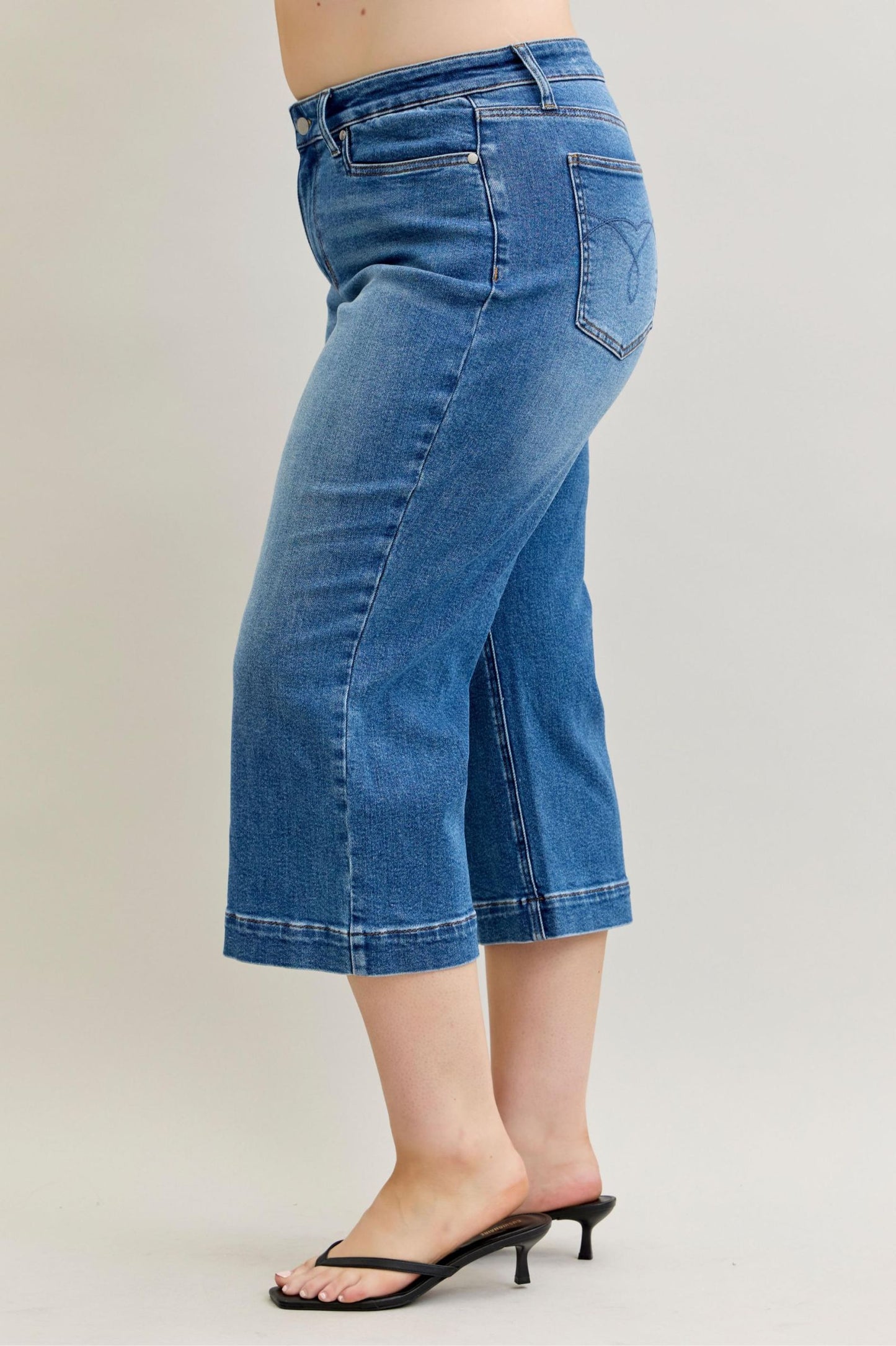 Judy Blue Mid Rise Crop Vintage Pockets & Wide Hem-881006PL